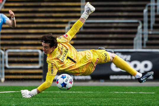 Brommapojkarnas målvakt Leo Cavallius