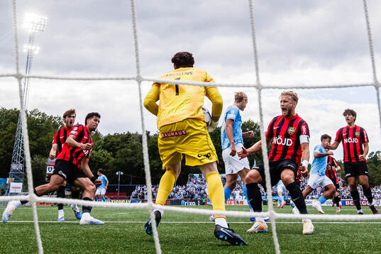 Brommapojkarnas målvakt Leo Cavallius och Simon Strand