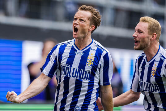 IFK Göteborgs Sam Larsson och Adam Bergmark Wiberg jublar