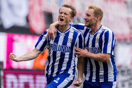 IFK Göteborgs Sam Larsson och Adam Bergmark Wiberg jublar