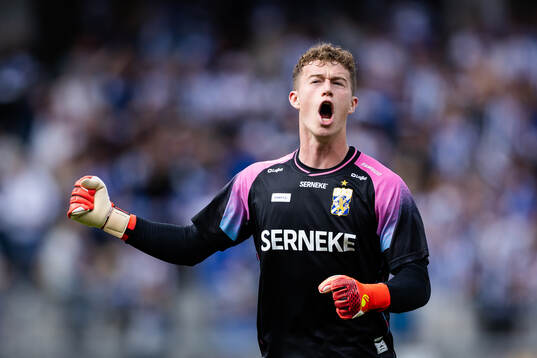 IFK Göteborgs målvakt Viktor Andersson jublar
