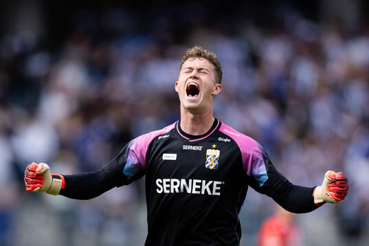 IFK Göteborgs målvakt Viktor Andersson jublar