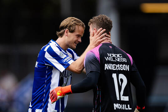 IFK Göteborgs målvakt Viktor Andersson och August