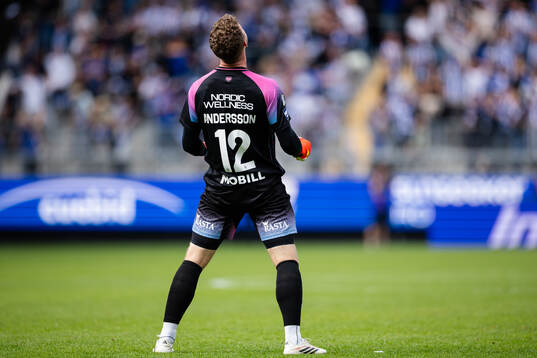 IFK Göteborgs målvakt Viktor Andersson jublar