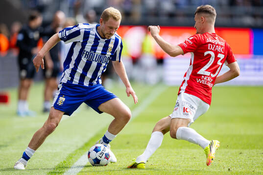 IFK Göteborgs Adam Bergmark Wiberg och Degerfors Robin