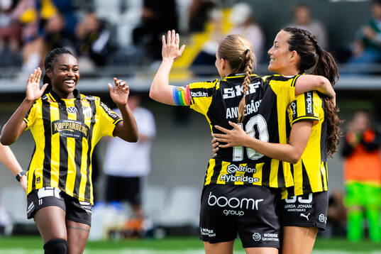 Häckens Anna Anvegård, Monica Jusu Bah och Joy Omewa