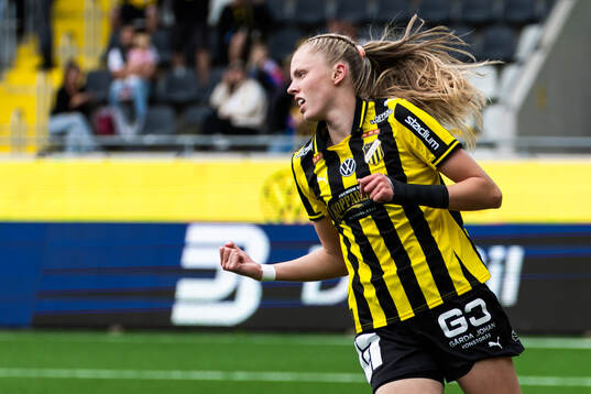 Häckens Thelma Pálmadottir jublar