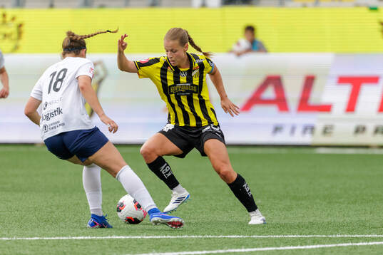 Eskilstuna United DFFs Bella Sember och Häckens Anna