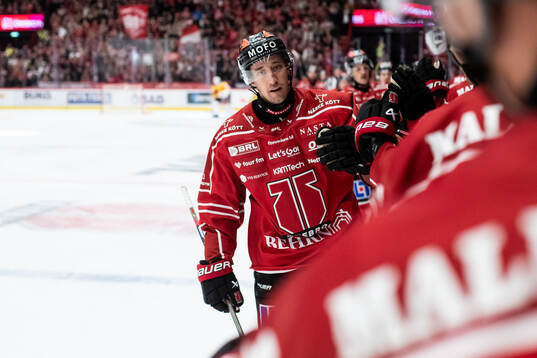 Örebros Max Veronneau jublar