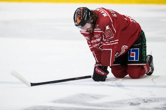 Örebros Wojciech Stachowiak har ont
