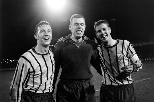  Glada djurgårdare efter segern. Målskytten Kay Wiestål, Ronney Pettersson, målvakt och Willy Gummesson.