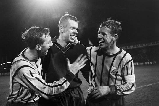  Glada djurgårdare efter segern. Målskytten Kay Wiestål, Ronney Pettersson, målvakt och Willy Gummesson.