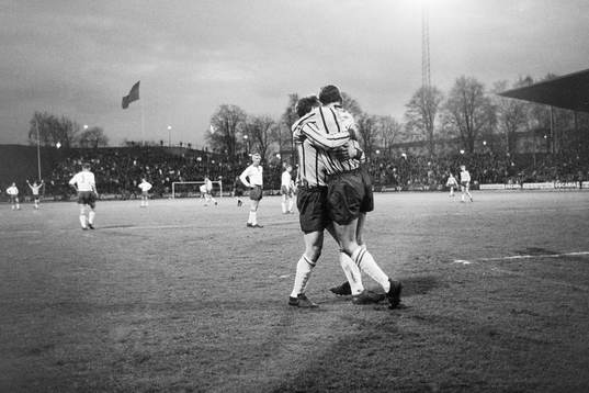 Kay Wiestål och Djurgården jublar efter 0-1. 