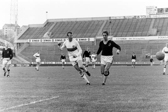  Lennart Backman, AIK till höger i bild.