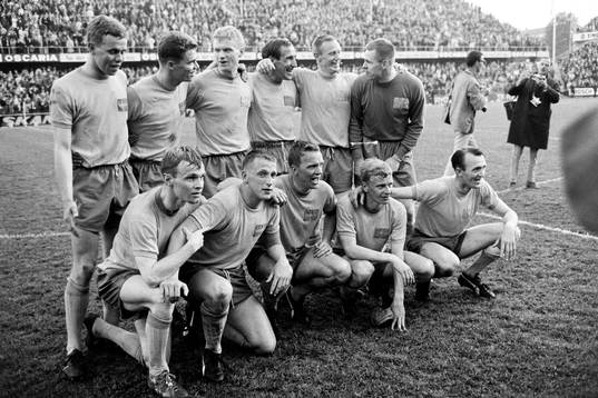 Det svenska laget. Bakre raden fr. v Hans Selander, Roger