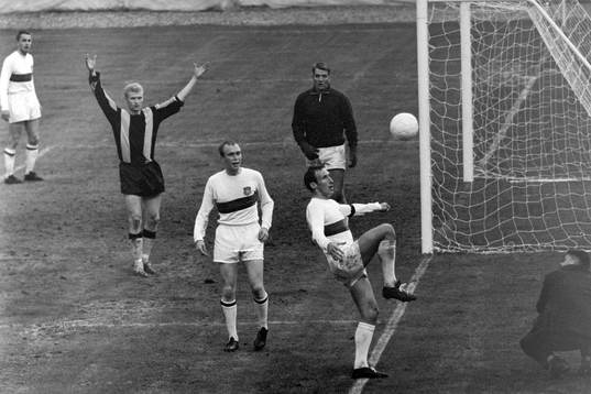 Kurt Axelsson, Gais med bollen