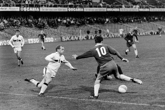 Norrköpings Roland Pressfelt oroar Leif Hult, målvakt och