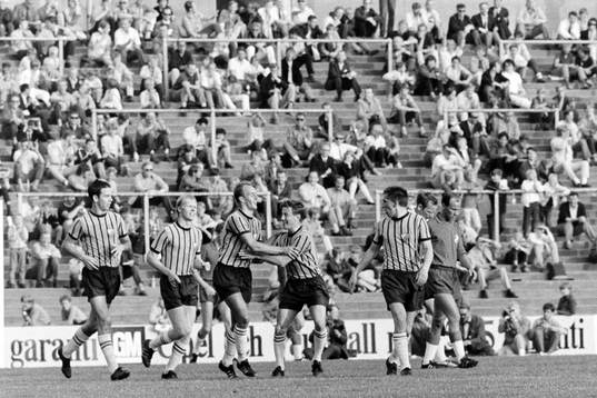  Jubel i Djurgården efter mål.