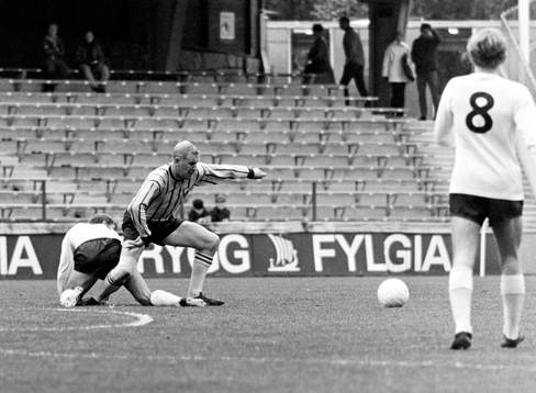  Djurgårdens Olle Hellström med bollen.