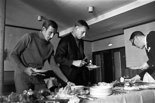 Kurt Axelsson och Örjan Persson i restaurangen