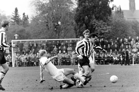  Morgan Hedlund, Sirius försöker stoppa Jan Lindberg, Landskrona.