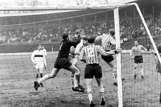  Situation framför djurgårdens målvakt Ronney Pettersson.