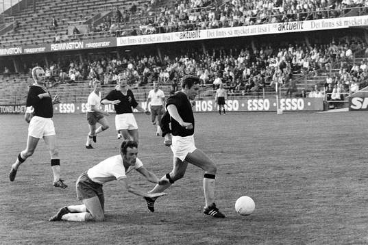 Roland Grip, AIK med bollen