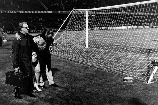 AIK:s målvakt Ronny Gustafsson blev han allvarligt skadad