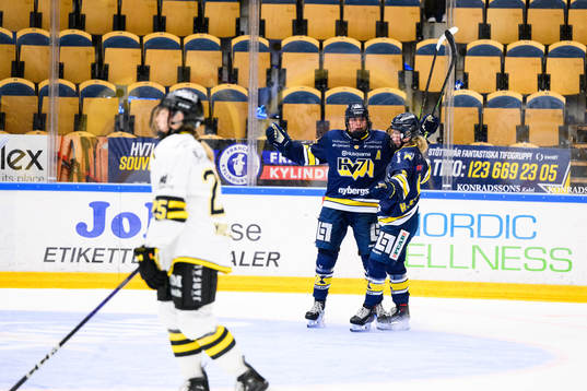 HV71s Elin Svensson jublar