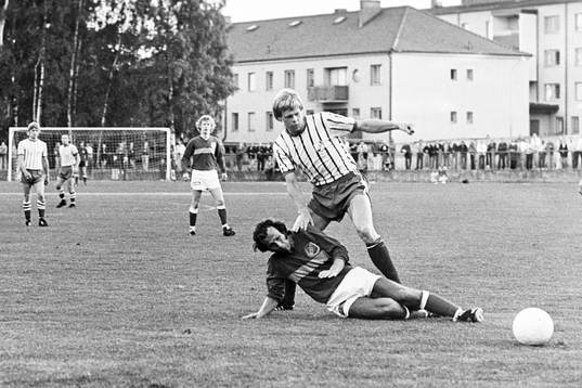 Lennart Ekström, Hässleholm stoppar en frölundaspelare.