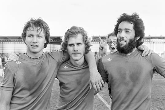  Jubel i Hässleholm efter segern. Fr. v Lennart Larsson, Mats Aronsson och Alf Jönsson.