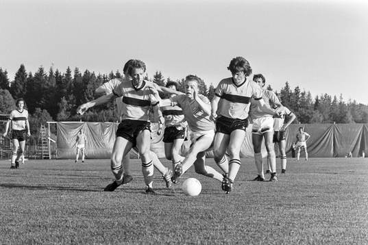  Hässleholms Björn Carlswärd och Håkan Bergstrand stoppar rååspelare.