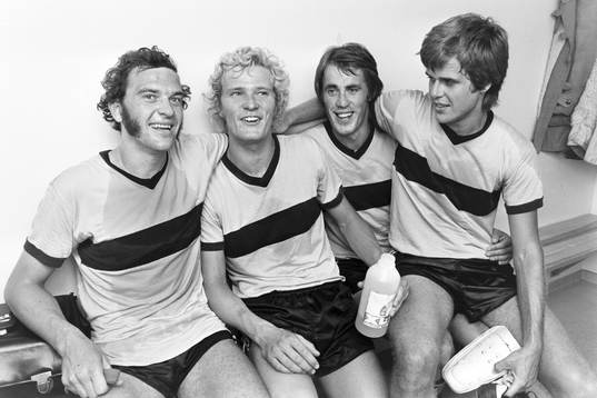  Bertil Arnesson, Dan Granqvist, Claes Melin och Bengt-Olof Rydell jublar efter segern.