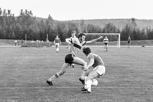  Bertil Arnesson, Hässleholm med bollen.
