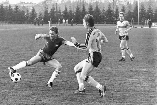 Thomas Larsson, Örgryte drar hässleholms Pär Andersson.