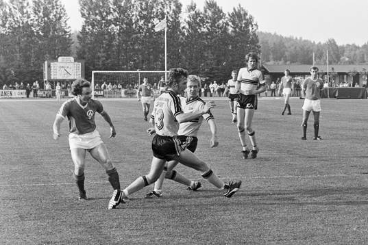  Leif Thell, Åtvidaberg utmanar hässleholms Pär Andersson och Dan Granqvist.
