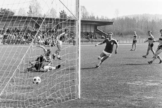  Benny Mårtensson, Trelleborg, ej i bild gör 0-1 bakom hässleholms målvakt Lars Jansson.