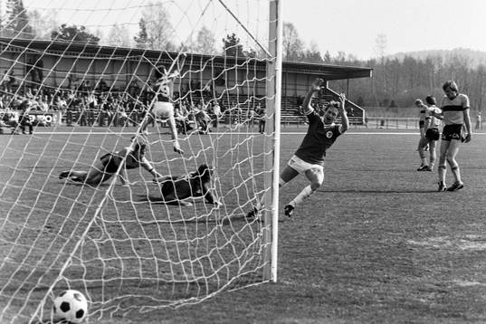  Benny Mårtensson, Trelleborg, ej i bild gör 0-1 bakom hässleholms målvakt Lars Jansson.