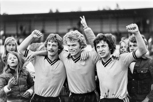  Hässleholms målskyttar jublar efter matchen. Fr. v Jan Åke Stedt, Sven Bertilsson 2 mål och Leif Augustsson.