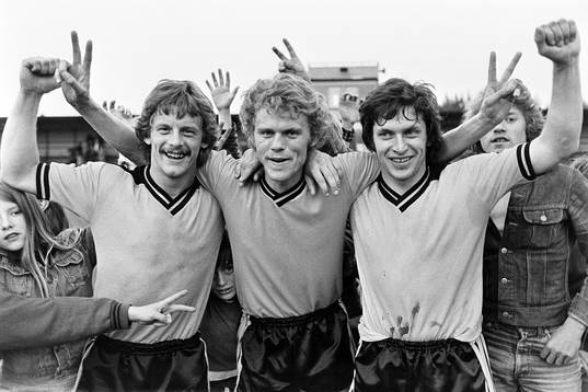  Hässleholms målskyttar jublar efter matchen. Fr. v Jan Åke Stedt, Sven Bertilsson 2 mål och Leif Augustsson.