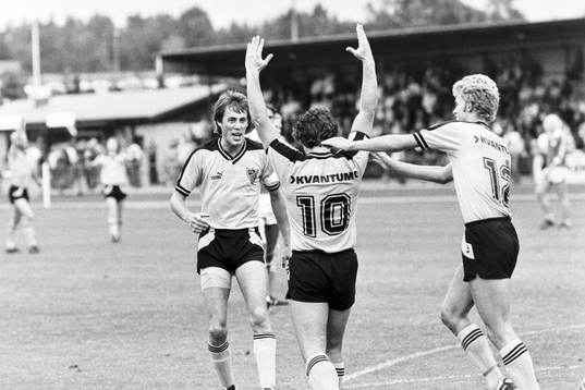  Claes Melin, Magnus Eek och Sven Bertilsson, Hässleholm jublar efter mål.