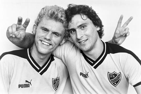  Hässleholms tvåmålsskyttar Sven Bertilsson och Magnus Eek, Hässleholm jublar efter matchen.
