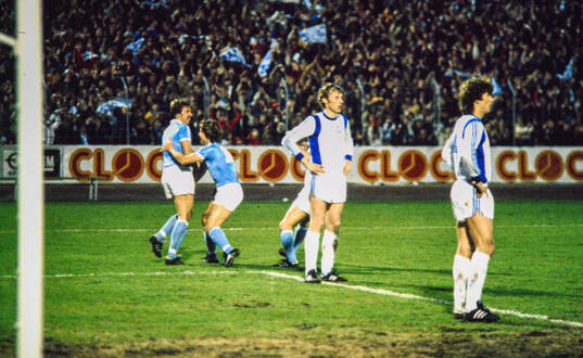  Malmös matchhjälte Tommy Hansson (t v) jublar med Tore Cervin efter sitt mål. Football, Uefa European Cup 1979, Semifinal, Malmo FF - Austria Vienna 1-0: Malmo goal scorer Tommy Hansson (L) celebrates with Tore Cervin.
