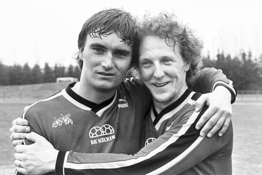  Häckens målskyttar Tony Fischer och Leif Larsson jublar efter segern.