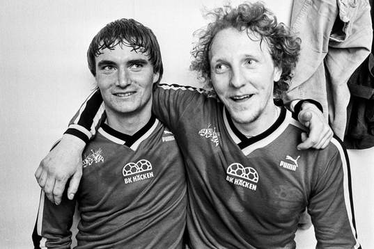  Häckens målskyttar Tony Fischer och Leif Larsson jublar efter segern.
