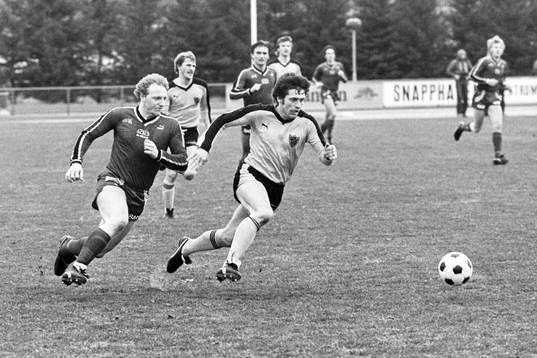  Leif Augustsson, Hässleholm med bollen.