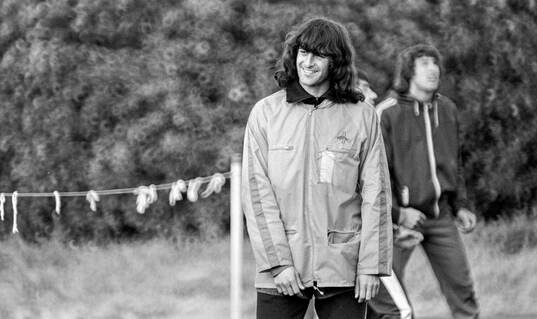  Mario Kempes at training.