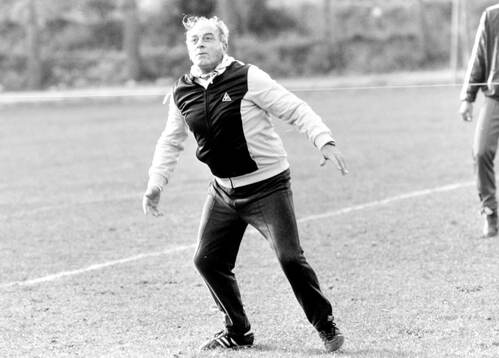  Manager Alfredo di Stefano at a training session.
