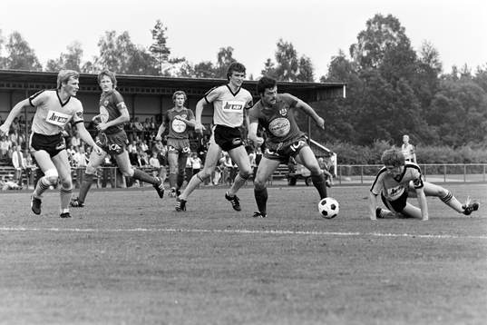  Kalle Stridh, Helsingborg med bollen.