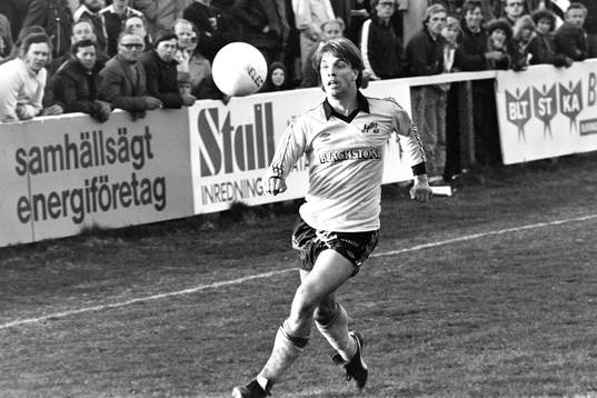  Sven-Olof Bergman, Mjällby med bollen.